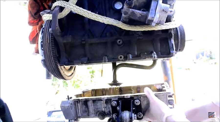Замена прокладки картера двигателя MINI Cooper в Мосвке